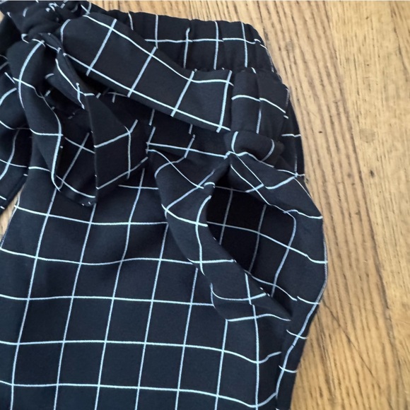 Have Black and White Checkered Pants Size M - Picture 9 of 11